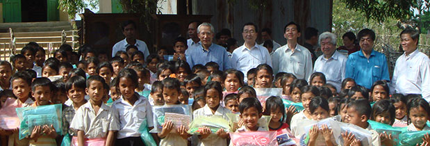 岡崎東ロータリークラブ国際奉仕活動カンボジアの学校へ学校建設と文具・図書寄贈